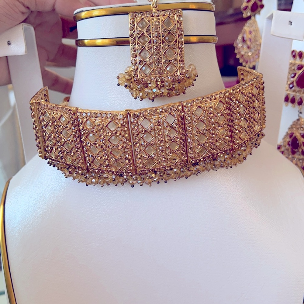 Choker and head piece